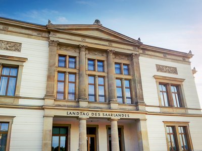 Saarländischer Landtag, Foto: Adobe Stock/Petair Saarländischer Landtag