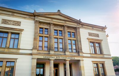Saarländischer Landtag, Foto: Adobe Stock/Petair Saarländischer Landtag