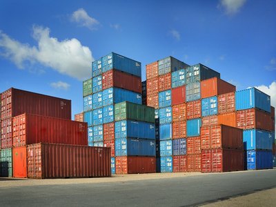 Container im Hafen, Foto: Adobe Stock/Production Perig Container im Hafen